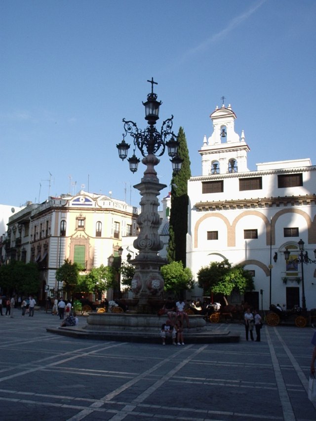 P5190147 plaza virgen de los reyes - Sevilla